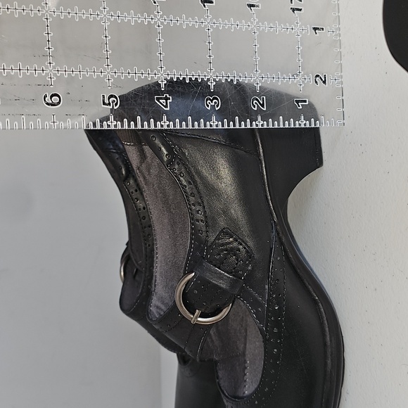 Clarks Bendables Wyld Mambo Mary Janes Black Buckle cutouts Size 8M VGUC Comfort - Picture 10 of 13